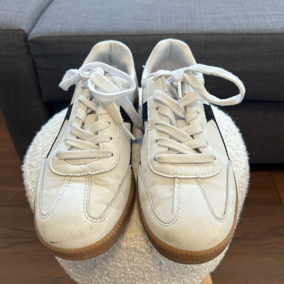 No Boundaries Women’s White and Black Lace Up Sports Sneakers Size 7 - Picture 2 of 6